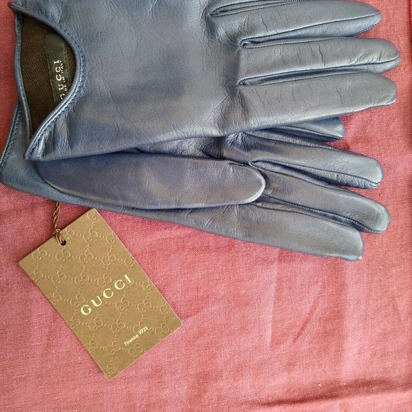 Gucci Gloves scarf, Chanel tights, Mulberry bag - Picture 7 of 16